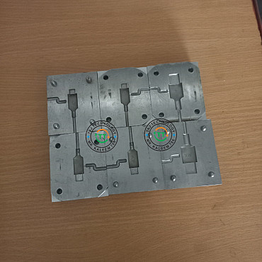 Two Pieces Data Cable Mould