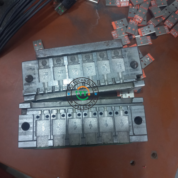 Four Piece Data Cable Mould China